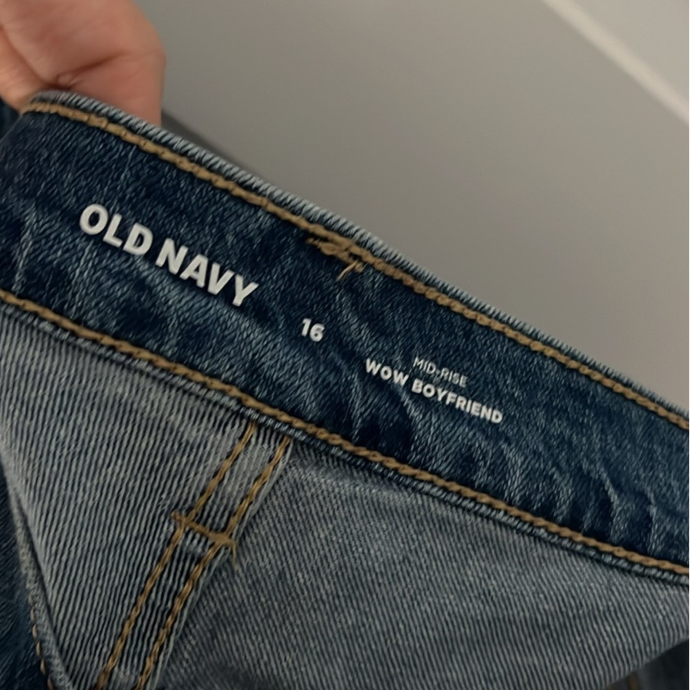 Women’s Boyfriend Cut Jeans - Picture 2 of 2